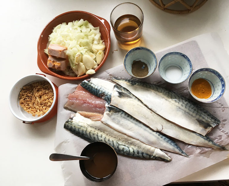 Braised Indonesian mackerel (Bau Peapi from Mandar) - Classic ...