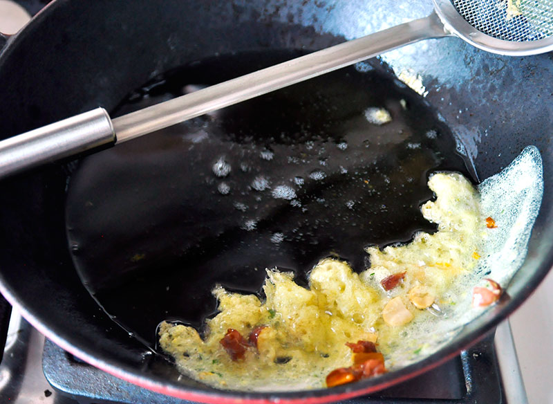 Rempeyek als kant frituren