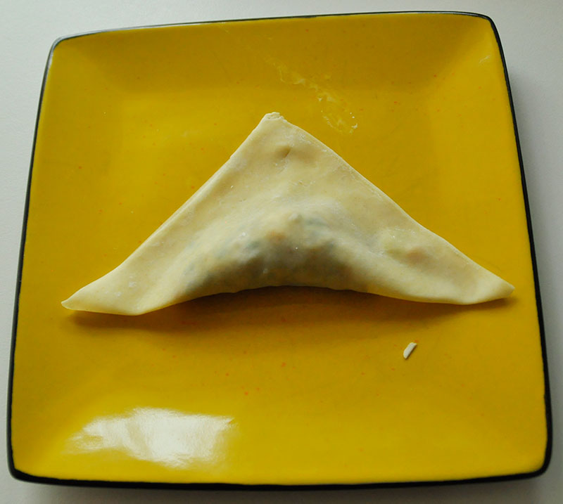 Gekookte pangsit soep -vouwen dumplings stap 2